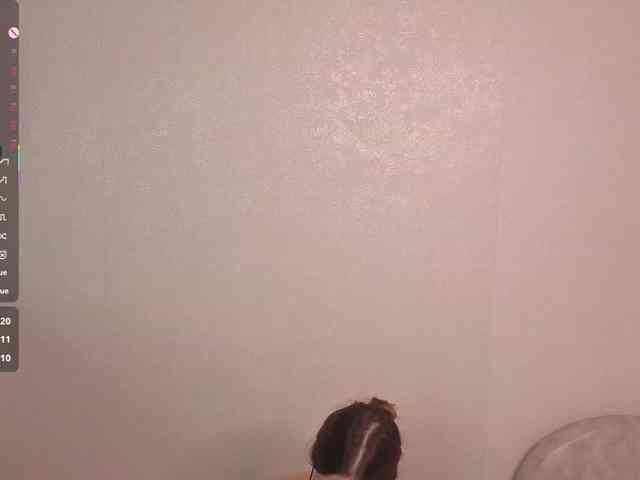 AliceNeonDoll webcam