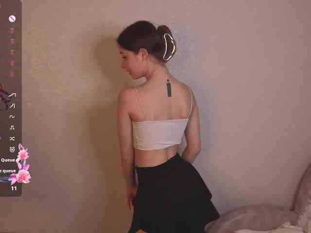 AliceNeonDoll webcam