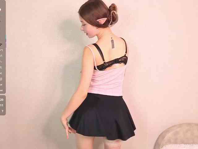 AliceNeonDoll webcam