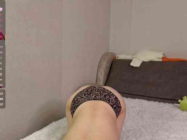AliceNeonDoll webcam