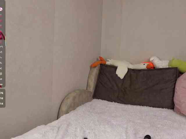 AliceNeonDoll webcam