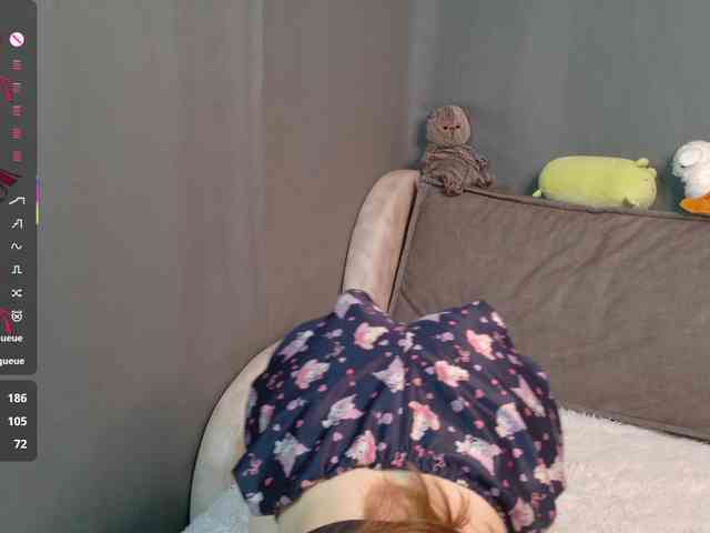 AliceNeonDoll webcam