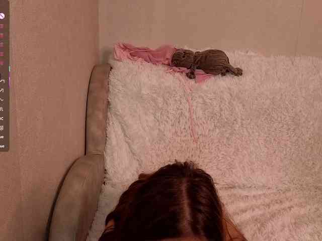 AliceNeonDoll webcam
