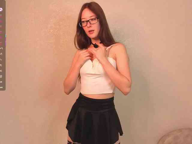 AliceNeonDoll webcam