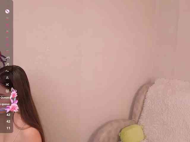 AliceNeonDoll webcam