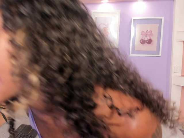 MoniSaenz live cam on BongaCams