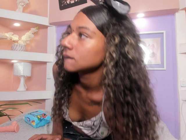 MoniSaenz live cam on BongaCams