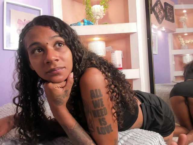MoniSaenz live cam on BongaCams