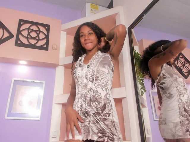 MoniSaenz live webcam show
