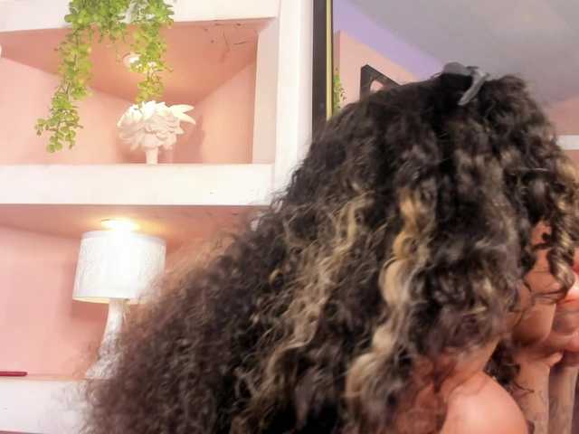 MoniSaenz live cam on BongaCams