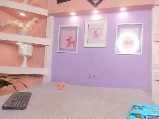 MoniSaenz live cam on BongaCams