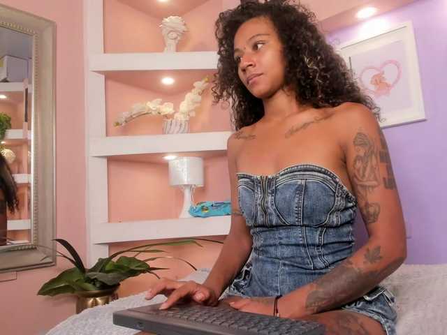 MoniSaenz live webcam show