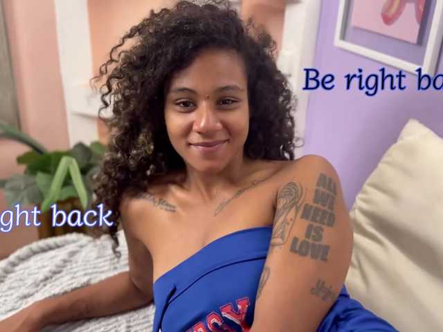 MoniSaenz live cam on BongaCams