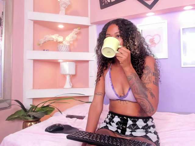 MoniSaenz live cam on BongaCams