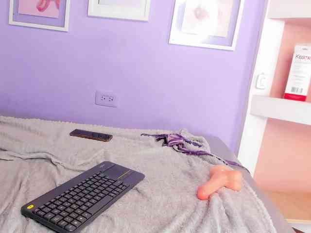 MoniSaenz Live Webcam on BongaCams