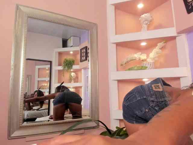 MoniSaenz webcam