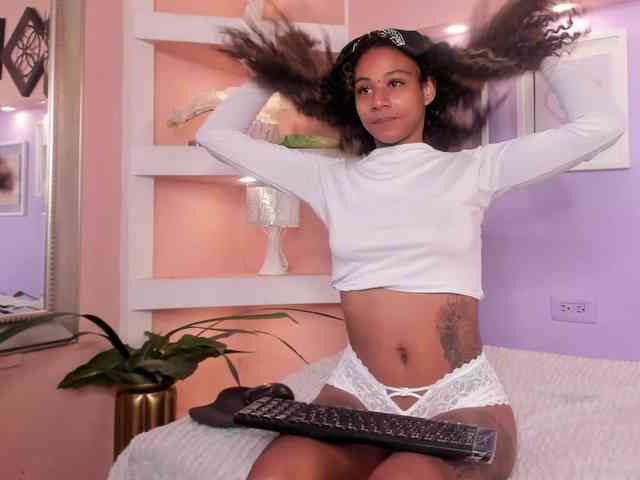 MoniSaenz webcam