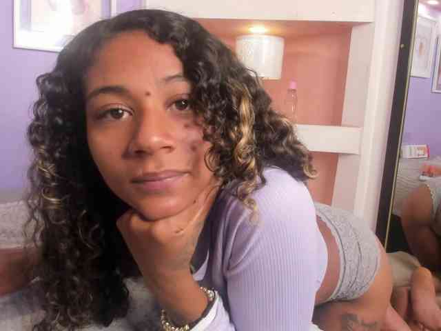 MoniSaenz webcam