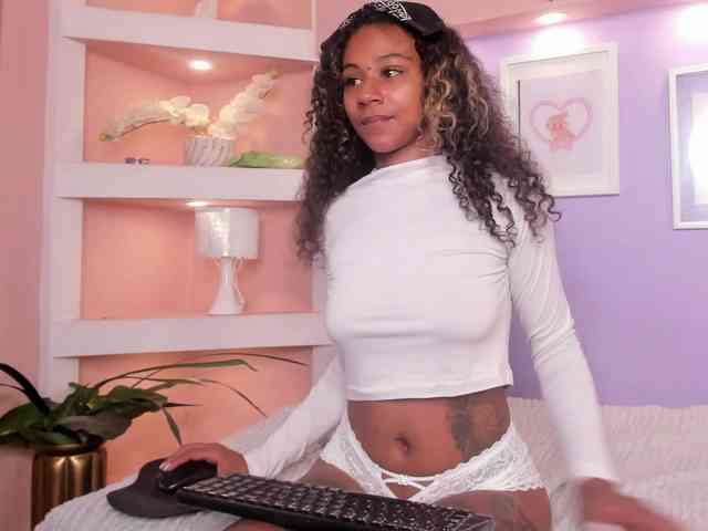 MoniSaenz webcam