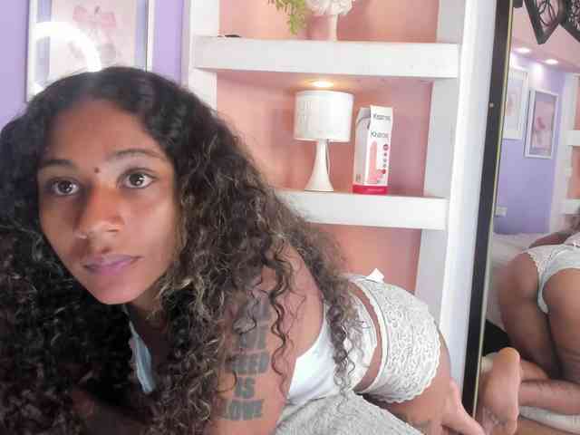 Model: MoniSaenz