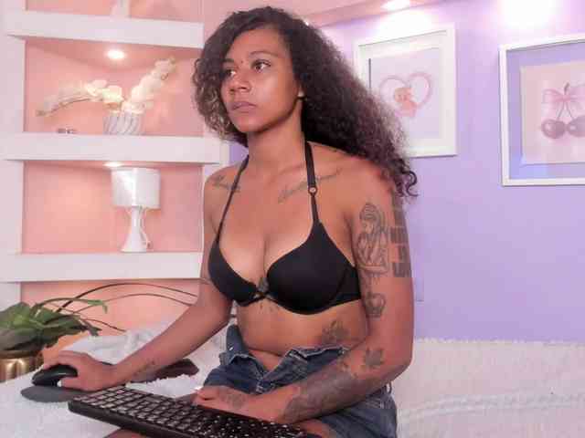 MoniSaenz webcam
