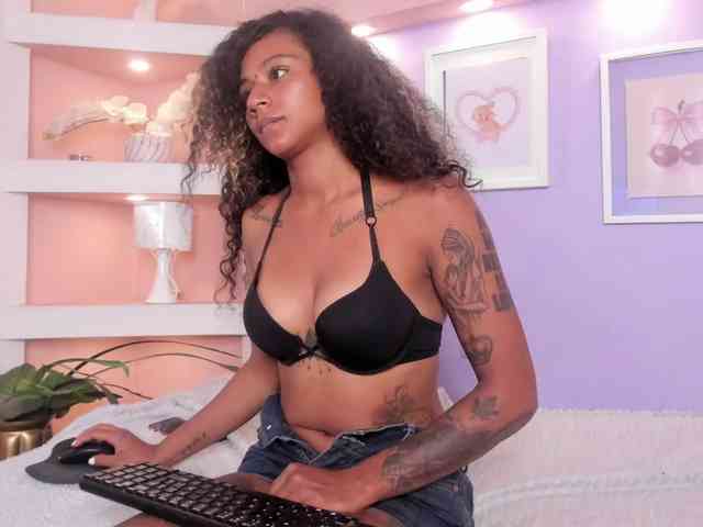 MoniSaenz webcam