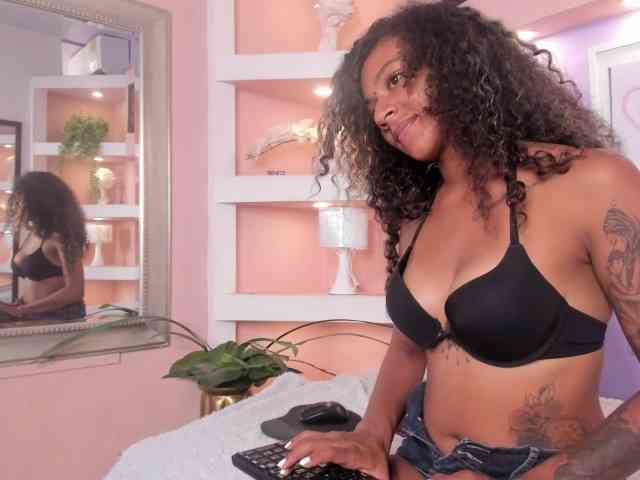 MoniSaenz webcam
