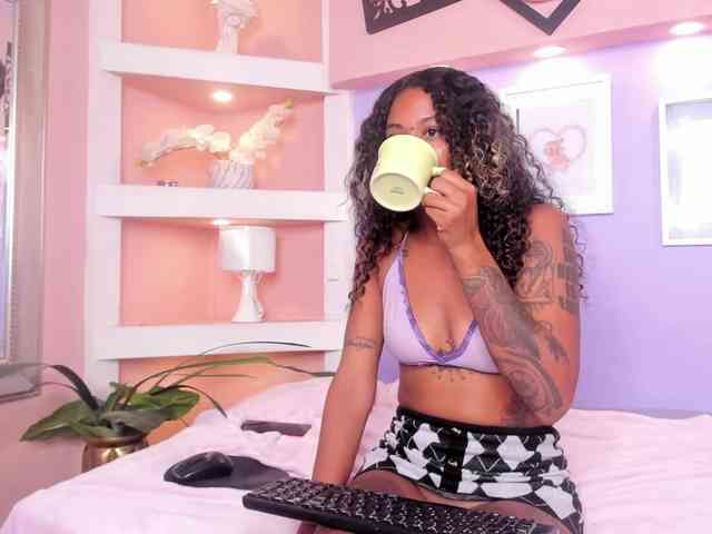 MoniSaenz webcam