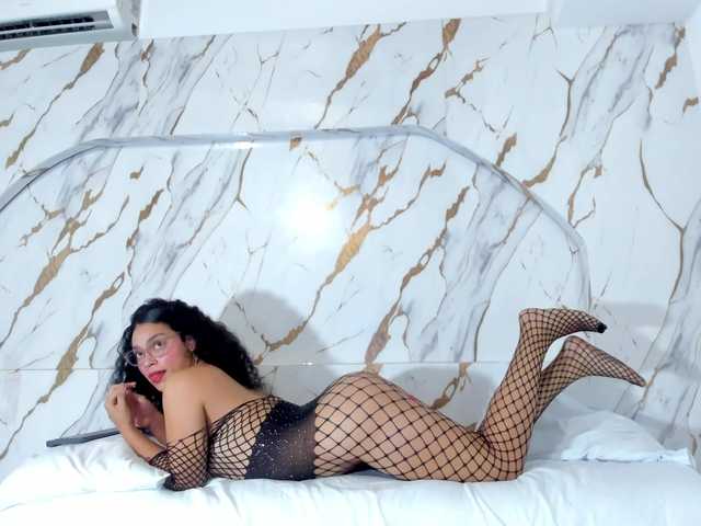 Luna-Velvett live cam on BongaCams