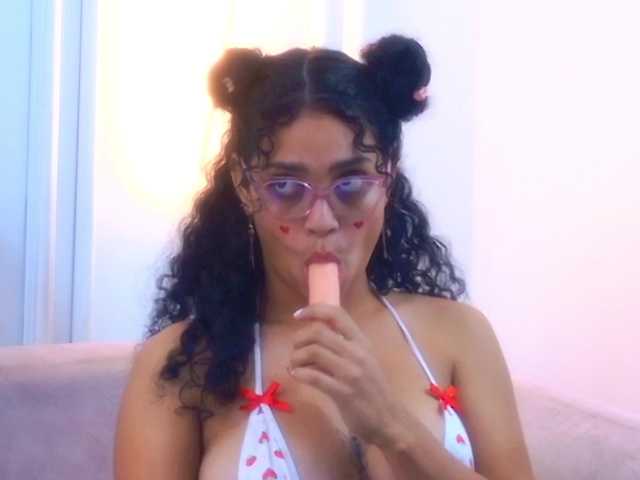 Luna-Velvett live cam on BongaCams