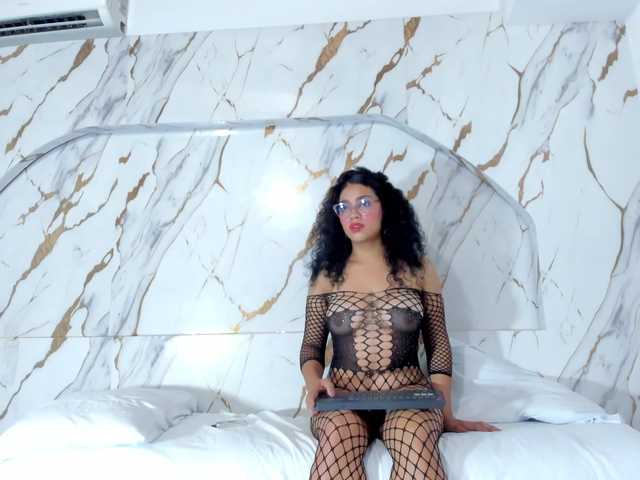 Luna-Velvett live cam on BongaCams