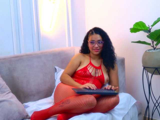 Luna-Velvett live cam on BongaCams
