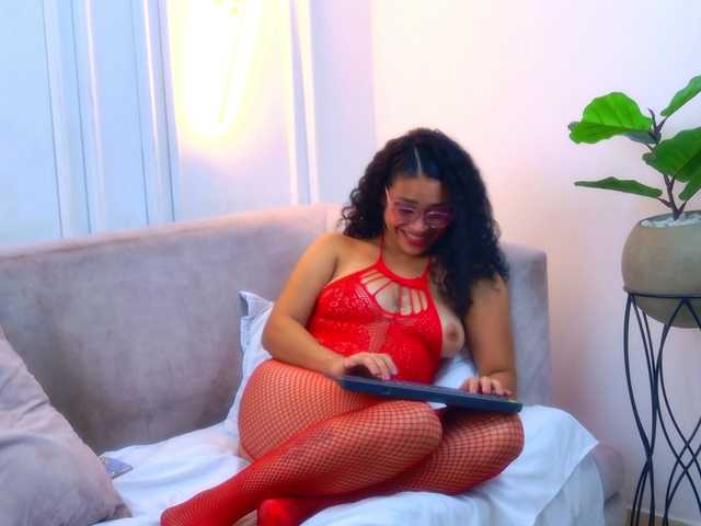 Luna-Velvett live cam on BongaCams