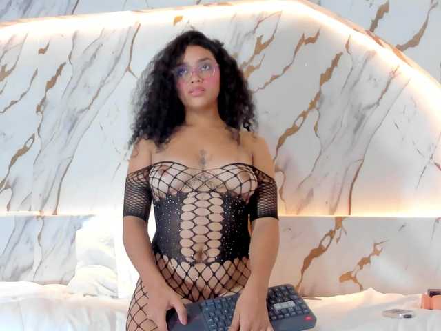 Luna-Velvett live cam on BongaCams