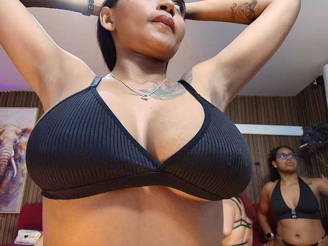 Fetishcouples33 live cam on BongaCams