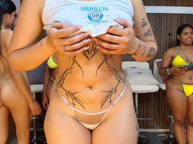 Fetishcouples33 live cam on BongaCams