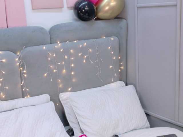 ZaharaFox2 live webcam show