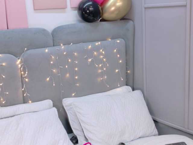 ZaharaFox2 live webcam show