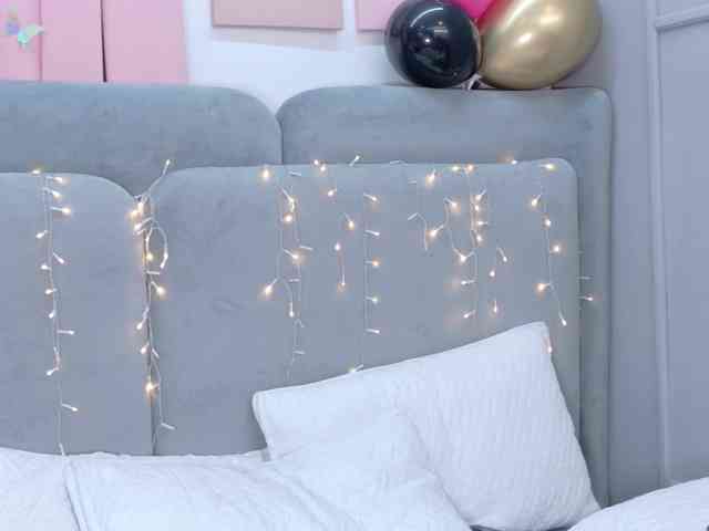 zaharafox2's live room