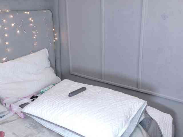 ZaharaFox2 webcam
