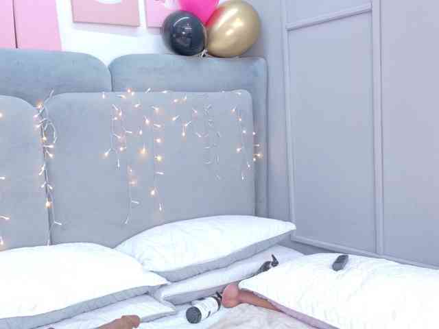 ZaharaFox2 Live Webcam on BongaCams