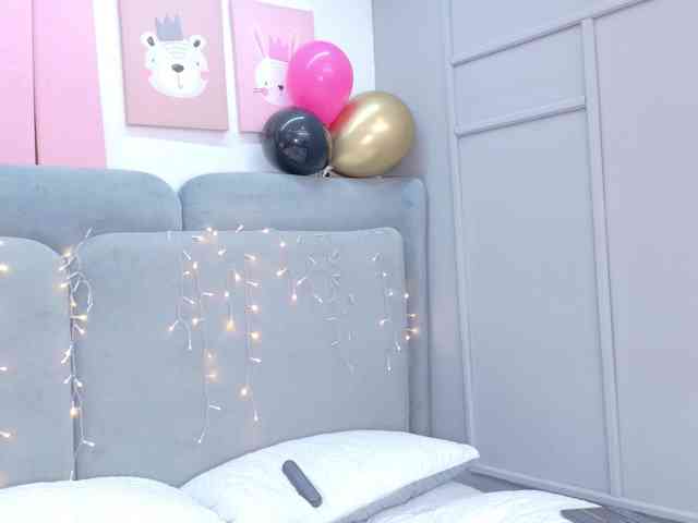 ZaharaFox2 Live Webcam on BongaCams