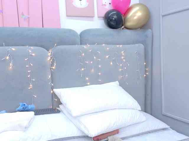 ZaharaFox2 Live Webcam on BongaCams