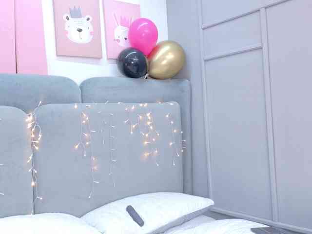 ZaharaFox2 Live Webcam on BongaCams