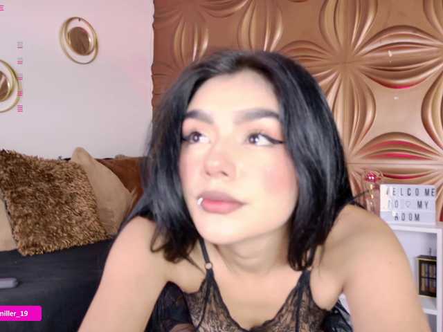Paulinamiller live cam preview