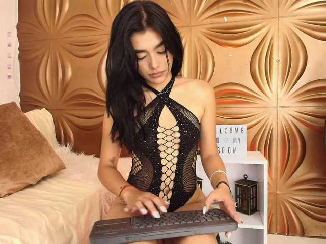 Paulinamiller live cam on BongaCams