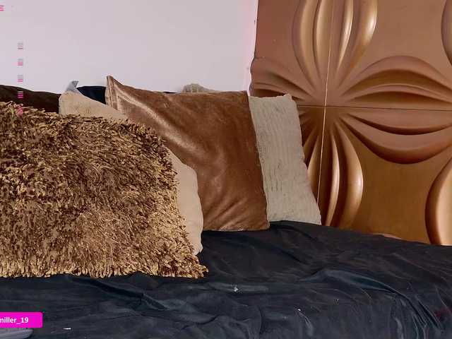 Paulinamiller live cam preview