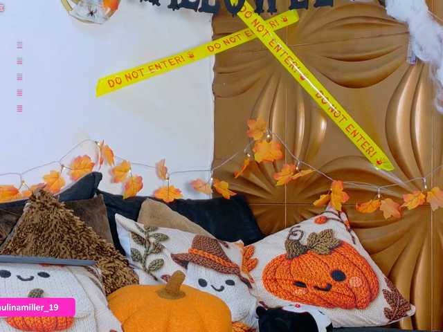 Paulinamiller live cam on BongaCams