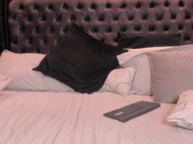 Yulieth-n-Greinberland live cam on BongaCams