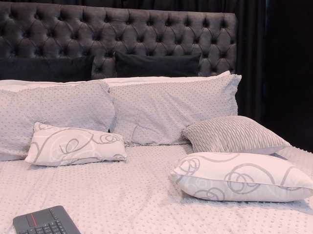 Yulieth-n-Greinberland live cam on BongaCams